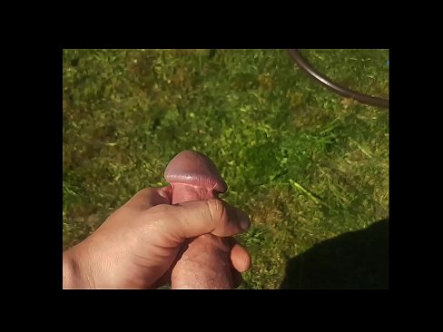 ❤️ Une chaudasse se fait baiser la chatte rose et jouit avec une giclée dans un jardin d'été... ☑ Porno anal at us ❌❤