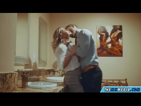 ❤️ Quand une blonde plantureuse vous séduit dans des toilettes publiques. ☑ Porno anal at us ❌❤